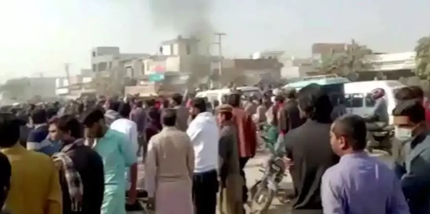 പാകിസ്താനിൽ ശ്രീലങ്കൻ സ്വദേശിയുടെ കൊല: 120 പേർ അറസ്റ്റിൽ; അന്വേഷണ മേല്നോട്ടം ഏറ്റെടുത്ത് ഇമ്രാന് ഖാന് പാകിസ്താനിൽ ശ്രീലങ്കൻ സ്വദേശിയുടെ കൊല: 120 പേർ അറസ്റ്റിൽ; അന്വേഷണ മേല്നോട്ടം ഏറ്റെടുത്ത് ഇമ്രാന് ഖാന്