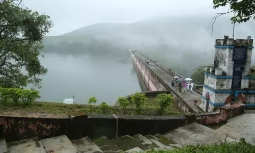 മുല്ലപ്പെരിയാറിൽ രാത്രി ഷട്ടറുകൾ തുറക്കരുതെന്ന കേരളത്തിന്‍റെ ആവശ്യം പരിഗണിക്കാതെ തമിഴ്നാട്; ഇന്നലെ തുറന്നത് 4 ഷട്ടറുകൾ