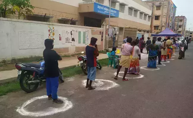 മധുരയില്‍ വാക്സിനെടുക്കാത്തവര്‍ക്ക് ഹോട്ടലുകളിലും മാളുകളിലും പ്രവേശനമില്ല; വിലക്കുമായി ജില്ലാഭരണകൂടം