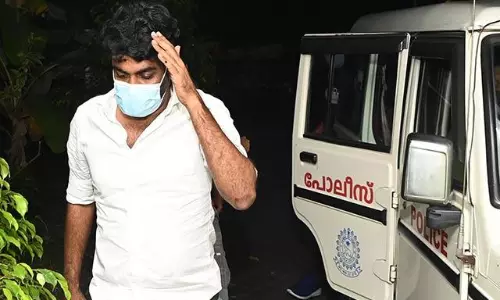 മോഡലുകളുടെ അപകടമരണം; ഏഴ് യുവതികളടക്കം 17 പേര്‍ക്കെതിരെ കേസ്