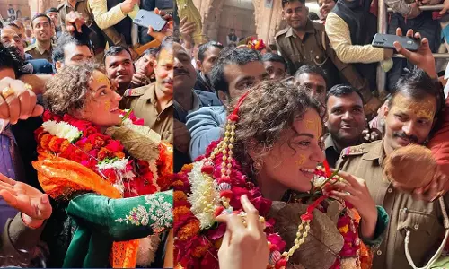 മഥുര സന്ദർശിച്ച് കങ്കണ; തനിക്ക് പാർട്ടിയില്ല, ദേശീയവാദികൾക്കൊപ്പമാണെന്ന് നടി മഥുര സന്ദർശിച്ച് കങ്കണ; തനിക്ക് പാർട്ടിയില്ല, ദേശീയവാദികൾക്കൊപ്പമാണെന്ന് നടി