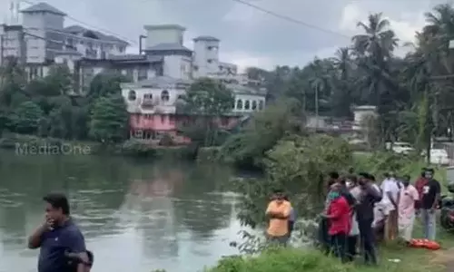 ലോക്കപ്പിൽ നിന്ന് പ്രതി ഇറങ്ങിയോടി ആറ്റിൽ ചാടി മരിച്ച സംഭവം; പൊലീസുകാർക്ക് സസ്‌പെൻഷൻ