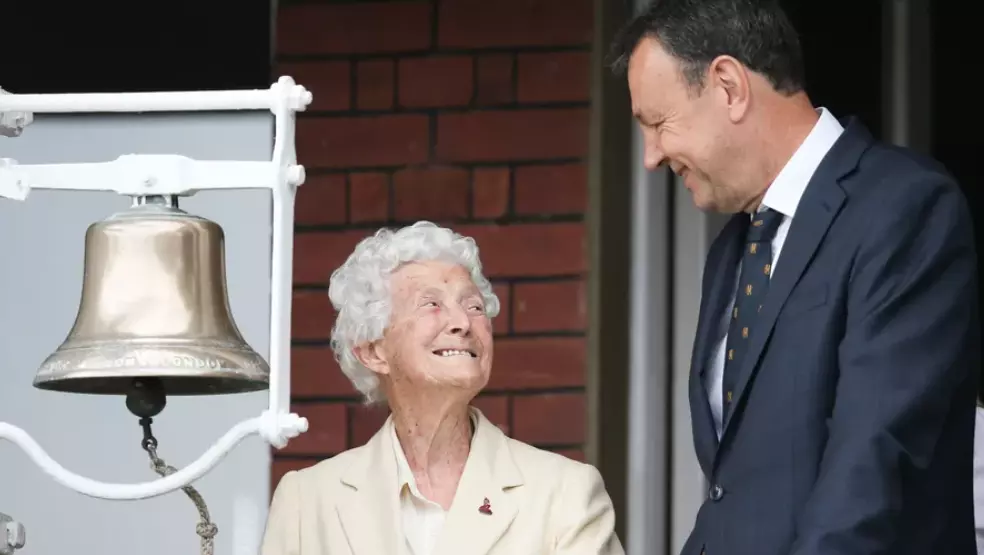 110ാം വയസില്‍ ജീവിതത്തോട് റിട്ടയഡ് ഹര്‍ട്ട് പറഞ്ഞ് ക്രിക്കറ്റ് മുത്തശ്ശി