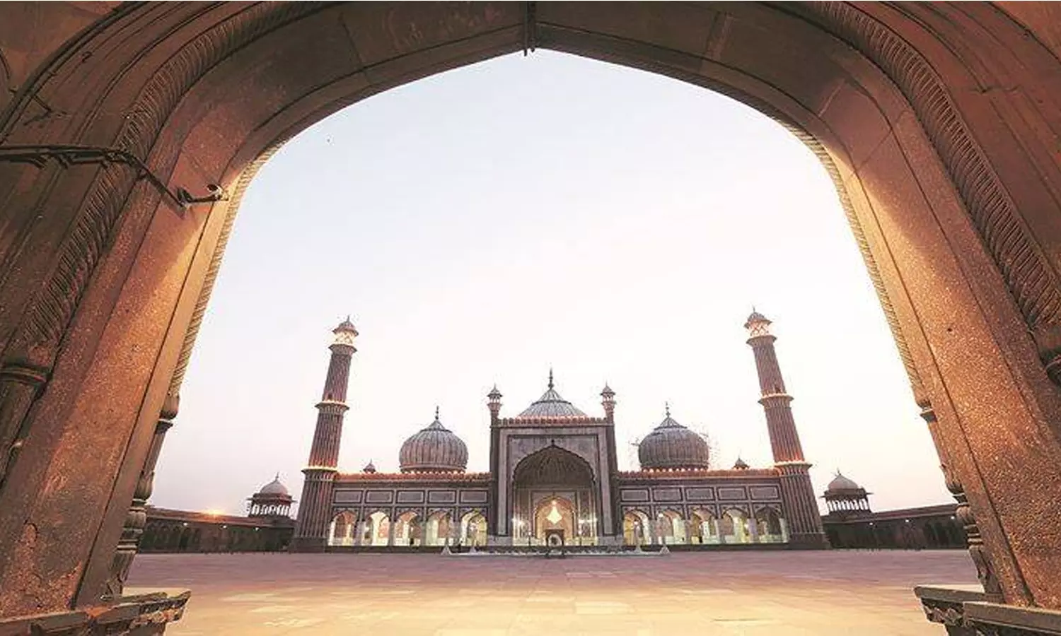 ഡൽഹി ജമാ മസ്ജിദ് തകർച്ച ഭീഷണിയിൽ; തിരിഞ്ഞുനോക്കാതെ കേന്ദ്ര സർക്കാർ