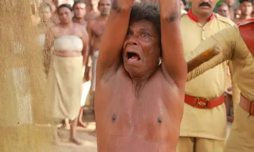 അഭിനയമാണെങ്കിലും പത്തൊന്‍പതാം നൂറ്റാണ്ടിലെ ഇന്ദ്രന്‍സിനെ കണ്ട് സെറ്റിലുള്ളവരുടെ കണ്ണു നിറഞ്ഞുവെന്ന് വിനയന്‍