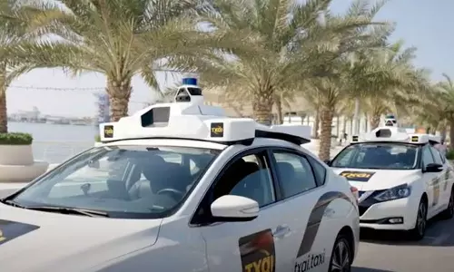 അബൂദബി നിരത്തുകളിൽ വിപ്ലവം തീർത്ത് ഡ്രൈവറില്ലാ ടാക്‌സികൾ