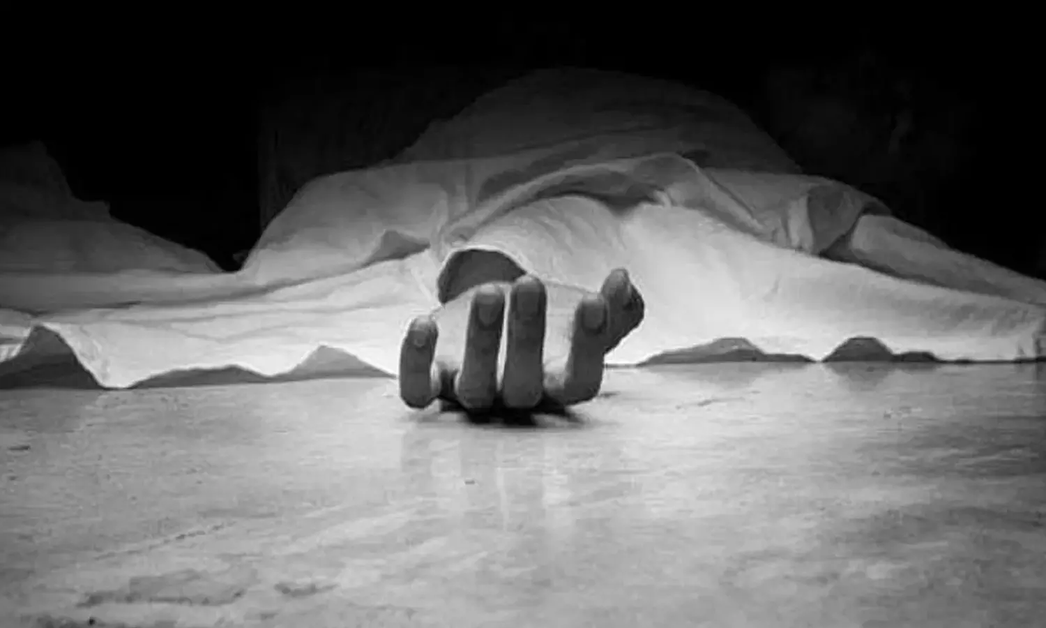 എറണാകുളത്ത് ബൈക്ക് യാത്രികനായ യുവാവിനെ തോട്ടിൽ മരിച്ച നിലയിൽ കണ്ടെത്തി എറണാകുളത്ത് ബൈക്ക് യാത്രികനായ യുവാവിനെ തോട്ടിൽ മരിച്ച നിലയിൽ കണ്ടെത്തി