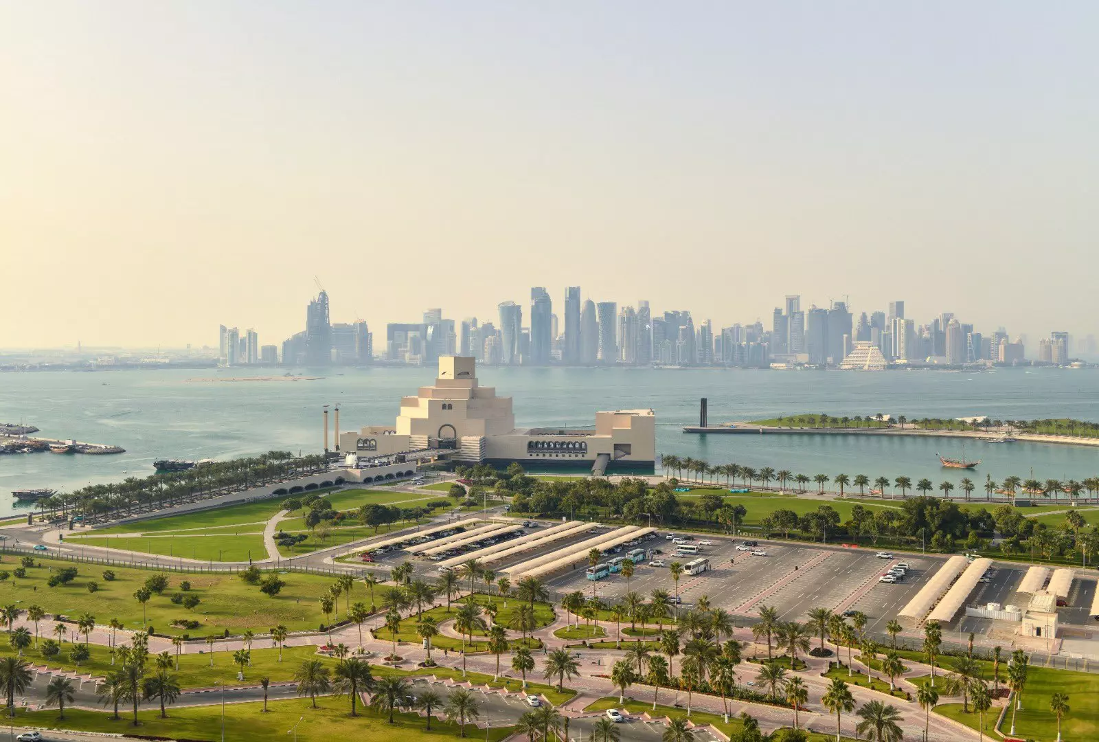 ഖത്തറില്‍  2022 വാ‍ര്‍ഷിക ബജറ്റിന് അമീറിന്റെ ‌അംഗീകാരം