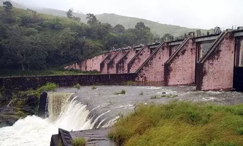 ജലനിരപ്പ് ഉയരുന്നു; മുല്ലപ്പെരിയാർ അണക്കെട്ടിന്റെ രണ്ട് ഷട്ടറുകൾ തുറന്നു: ജാഗ്രത