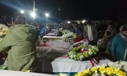 ദിവസങ്ങൾക്ക് മുമ്പ് കല്യാണം നടന്നിടത്ത് ശവസംസ്‌കാരം; നാഗാലാൻഡിൽ കണ്ണീർക്കാഴ്ച
