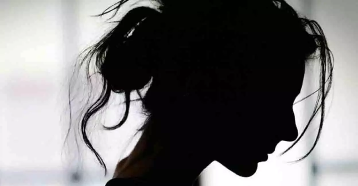 ആലുവയില് 14കാരിയെ കാണാതായതായി പരാതി ആലുവയില് 14കാരിയെ കാണാതായതായി പരാതി