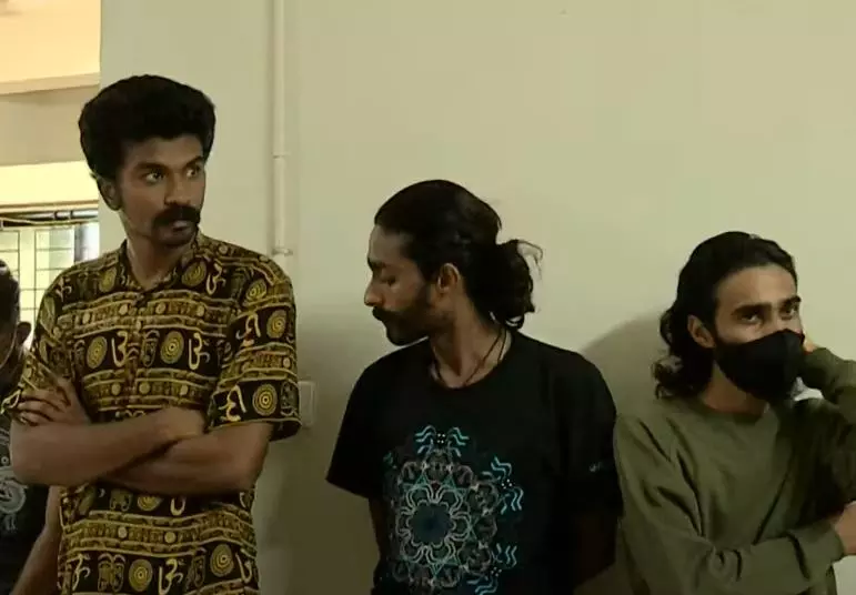 കാക്കനാട് ലഹരിക്കടത്ത് കേസ്; പ്രതികൾക്കായി ലുക്ക് ഔട്ട് നോട്ടീസ്