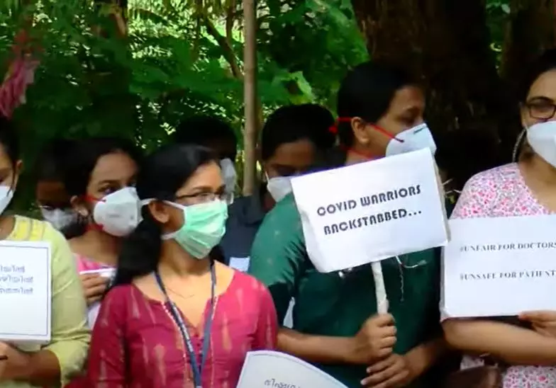 ഒഴിവുകൾ നികത്തുമെന്ന് രേഖാമൂലം ഉറപ്പ് വേണം; പി.ജി ഡോക്ടർമാരുടെ സമരം തുടരും ഒഴിവുകൾ നികത്തുമെന്ന് രേഖാമൂലം ഉറപ്പ് വേണം; പി.ജി ഡോക്ടർമാരുടെ സമരം തുടരും