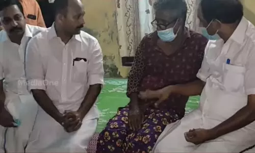 സിന്ധുവിന്റേയും മകന്റേയും മരണം; പ്രതിക്കെതിരെ കൊലക്കുറ്റം ചുമത്തണമെന്ന്കോൺഗ്രസ് സിന്ധുവിന്റേയും മകന്റേയും മരണം; പ്രതിക്കെതിരെ കൊലക്കുറ്റം ചുമത്തണമെന്ന്കോൺഗ്രസ്