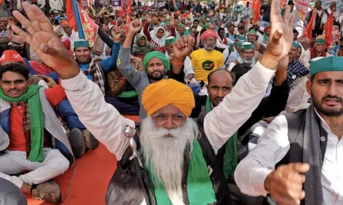 കർഷകർക്ക് മുന്നിൽ വീണ്ടും മുട്ടുമടക്കി കേന്ദ്രം; കേസുകൾ ഉടൻ പിൻവലിക്കാമെന്ന് ഉറപ്പ്