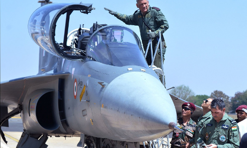 മൂന്ന് സേനകളുടെ ആദ്യ സംയുക്ത മേധാവി, നാല് ദശാബ്ദക്കാലത്തെ സേവനം