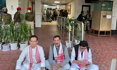 നാഗാലാന്റ് വെടിവെപ്പ് : കോൺഗ്രസ് എം.പിമാർക്ക് സന്ദർശനാനുമതി നിഷേധിച്ചു നാഗാലാന്റ് വെടിവെപ്പ് : കോൺഗ്രസ് എം.പിമാർക്ക് സന്ദർശനാനുമതി നിഷേധിച്ചു