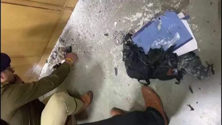 ഡൽഹിയിലെ രോഹിണി കോടതിയിൽ സ്ഫോടനം ഡൽഹിയിലെ രോഹിണി കോടതിയിൽ സ്ഫോടനം