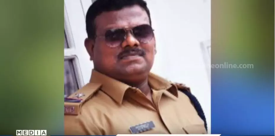 പീഡനക്കേസ്: കൈക്കൂലി ആവശ്യപ്പെട്ട എഎസ്ഐക്കെതിരെക്കെതിരെ കേസെടുക്കാത്തത് എന്തുകൊണ്ടെന്ന് ഹൈക്കോടതി പീഡനക്കേസ്: കൈക്കൂലി ആവശ്യപ്പെട്ട എഎസ്ഐക്കെതിരെക്കെതിരെ കേസെടുക്കാത്തത് എന്തുകൊണ്ടെന്ന് ഹൈക്കോടതി