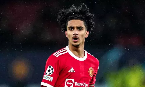 സിദാൻ ഇഖ്ബാൽ: മാഞ്ചസ്റ്റർ യുനൈറ്റഡിൽ ചരിത്രം സൃഷ്ടിച്ച് 18-കാരൻ സിദാൻ ഇഖ്ബാൽ: മാഞ്ചസ്റ്റർ യുനൈറ്റഡിൽ ചരിത്രം സൃഷ്ടിച്ച് 18-കാരൻ