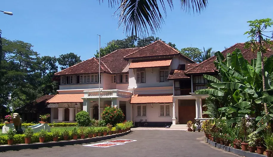 ക്ലിഫ് ഹൗസിൽ കാലിത്തൊഴുത്ത് നിർമിക്കാനും ചുറ്റുമതിൽ പുനർനിർമിക്കുന്നതിനും 42.90 ലക്ഷം