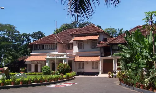 ക്ലിഫ് ഹൗസിൽ കാലിത്തൊഴുത്ത് നിർമിക്കാനും ചുറ്റുമതിൽ പുനർനിർമിക്കുന്നതിനും 42.90 ലക്ഷം