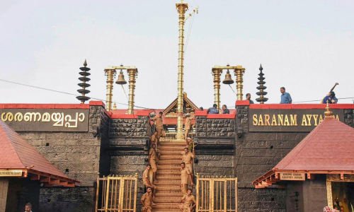 സന്നിധാനത്ത് രാത്രി തങ്ങാൻ അനുമതി; ശബരിമലയിൽ കൂടുതൽ ഇളവുകൾ