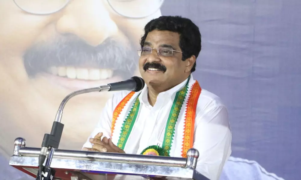 പിണറായിയുടെ തിട്ടൂരം വേറെ ആളുകളോട് മതി, ലീഗിന്റെ തലയിൽ കയറേണ്ട; തിരിച്ചടിച്ച് എംകെ മുനീർ