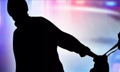 ഡീസൽ വാങ്ങാനെത്തി; പെട്രോൾ പമ്പ് ജീവനക്കാരന്റെ ബാഗ് തട്ടിയെടുത്ത് 55,000 രൂപ കവർന്നു