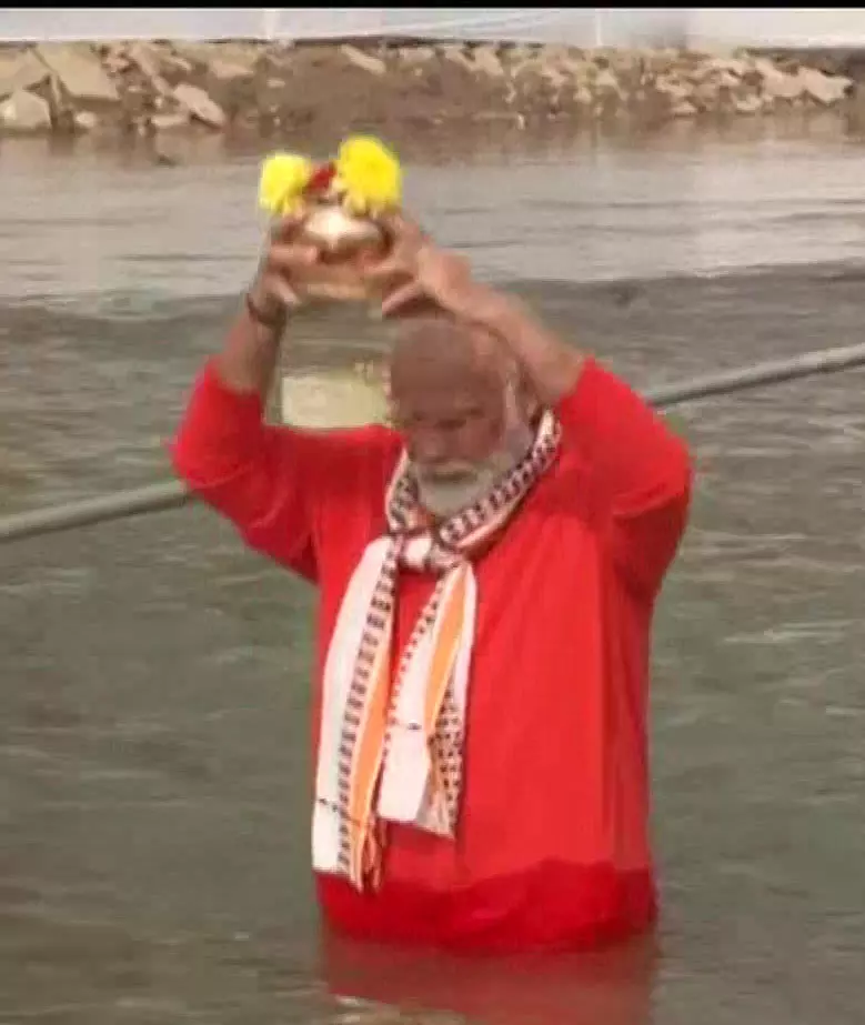 കാശി വിശ്വനാഥ  ക്ഷേത്ര ഇടനാഴി  ഉദ്ഘാടനം; മോദി വാരാണസിയിൽ എത്തി