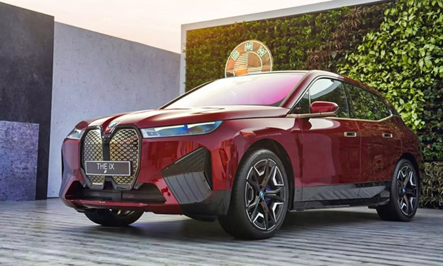 200 കിലോമീറ്റർ വേഗത, അര മണിക്കൂറിൽ ചാർജാകും  ബിഎംഡബ്ലുവിന്റെ ആദ്യ ഇലക്ട്രിക് എസ്.യു.വി ഐഎക്സ്  ഇന്ത്യയിൽ