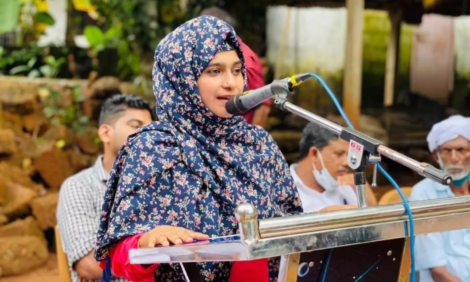 വിദ്യാലയങ്ങളിലെ ജെൻഡർ ന്യൂട്രൽ യൂണിഫോം; സമത്വമെന്നാൽ ആണാകാൻ പെണ്ണ് ശ്രമിക്കുക എന്നതല്ല - ആയിശ ബാനു വിദ്യാലയങ്ങളിലെ ജെൻഡർ ന്യൂട്രൽ യൂണിഫോം; സമത്വമെന്നാൽ ആണാകാൻ പെണ്ണ് ശ്രമിക്കുക എന്നതല്ല - ആയിശ ബാനു