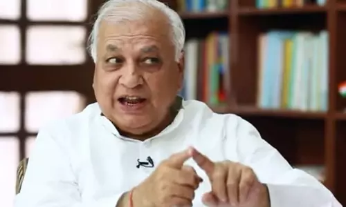 ഗവര്ണര്-സര്ക്കാര് ഏറ്റുമുട്ടല് രൂക്ഷം; വിമര്ശങ്ങള്ക്കു പിന്നില് രാഷ്ട്രീയമുണ്ടെന്ന് സി.പി.എം വിലയിരുത്തല് ഗവര്ണര്-സര്ക്കാര് ഏറ്റുമുട്ടല് രൂക്ഷം; വിമര്ശങ്ങള്ക്കു പിന്നില് രാഷ്ട്രീയമുണ്ടെന്ന് സി.പി.എം വിലയിരുത്തല്