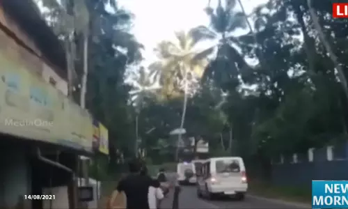 കണ്ണൂരില്‍ മുഖ്യമന്ത്രിക്കെതിരെ യൂത്ത് കോണ്‍ഗ്രസിന്‍റെ കരിങ്കൊടി പ്രതിഷേധം