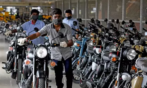 ചിപ്പ് ക്ഷാമത്തിന് പിന്നാലെ മഗ്നീഷ്യം ക്ഷാമവും വാഹനമേഖലയെ പിടിച്ചുലക്കുന്നു ചിപ്പ് ക്ഷാമത്തിന് പിന്നാലെ മഗ്നീഷ്യം ക്ഷാമവും വാഹനമേഖലയെ പിടിച്ചുലക്കുന്നു