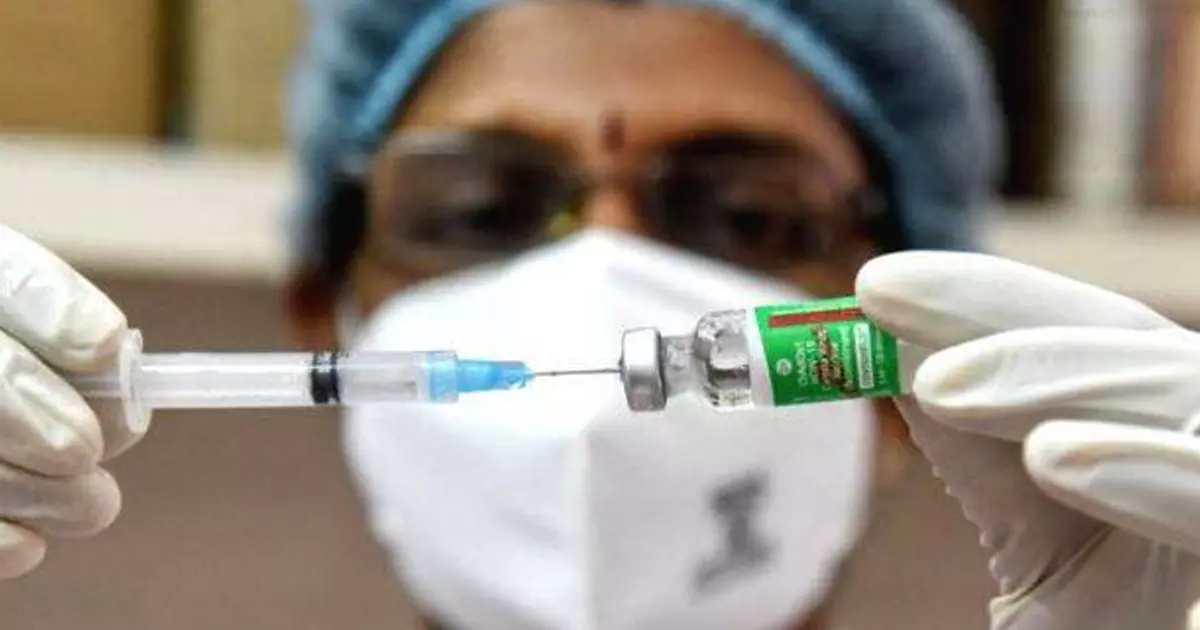 കോവിഡ് വാക്സിന്റെ ബൂസ്റ്റര് ഡോസ് വിതരണം ചെയ്യുമോ? കേന്ദ്രം കോടതിയെ അറിയിച്ചതിങ്ങനെ... കോവിഡ് വാക്സിന്റെ ബൂസ്റ്റര് ഡോസ് വിതരണം ചെയ്യുമോ? കേന്ദ്രം കോടതിയെ അറിയിച്ചതിങ്ങനെ...