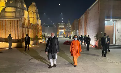 അര്‍ധരാത്രിയില്‍  യുപി മുഖ്യമന്ത്രിക്കൊപ്പം വാരാണസി ചുറ്റിക്കറങ്ങി മോദി; വീഡിയോ