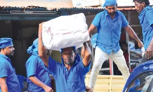 തലച്ചുമട് ജോലി മാനുഷിക വിരുദ്ധം; നിരോധിച്ചേ മതിയാകൂവെന്ന് ഹൈക്കോടതി