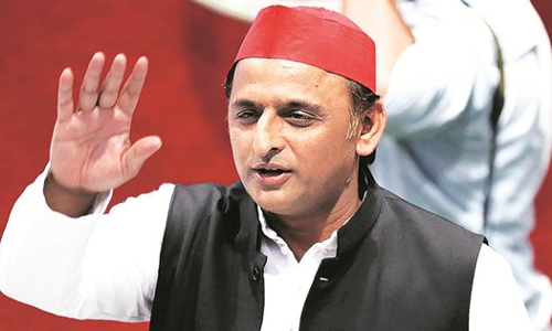 യോഗി ഗംഗയില്‍ മുങ്ങിയില്ല, കാരണം... അഖിലേഷ് യാദവ് പറയുന്നതിങ്ങനെ