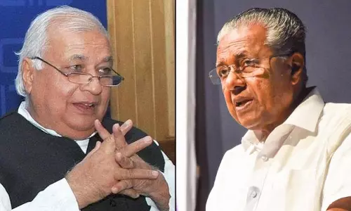 ലോകായുക്ത നിയമത്തിൽ ഭരണഘടന വിരുദ്ധതയുണ്ട്: ഒരു മണിക്കൂർ ഗവർണറുമായി കൂടിക്കാഴ്ച നടത്തി മുഖ്യമന്ത്രി