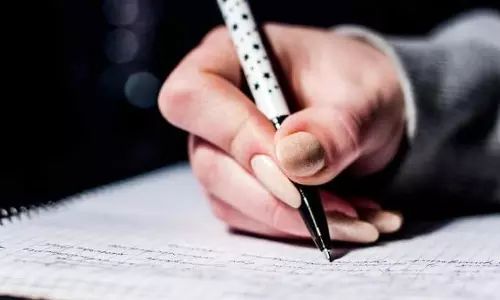 കണ്ണൂർ സർവ്വകലാശാലയില് ചോദ്യപ്പേപ്പര് മാറി നല്കി കണ്ണൂർ സർവ്വകലാശാലയില് ചോദ്യപ്പേപ്പര് മാറി നല്കി