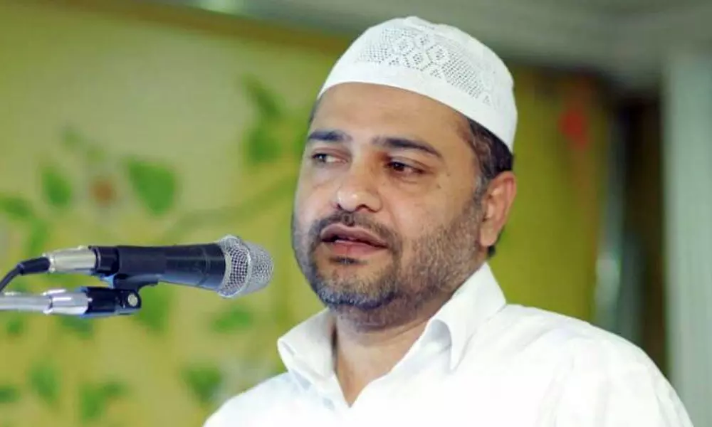 ആണും പെണ്ണും ഇടകലർന്നിരുന്നാലും ഒരേ വസ്ത്രം ധരിച്ചാലും ലിംഗസമത്വമുണ്ടാവുമെന്ന് പഠനമുണ്ടോ?- സർക്കാരിനെതിരെ എസ്.കെ.എസ്.എസ്.എഫ് നേതാവ്