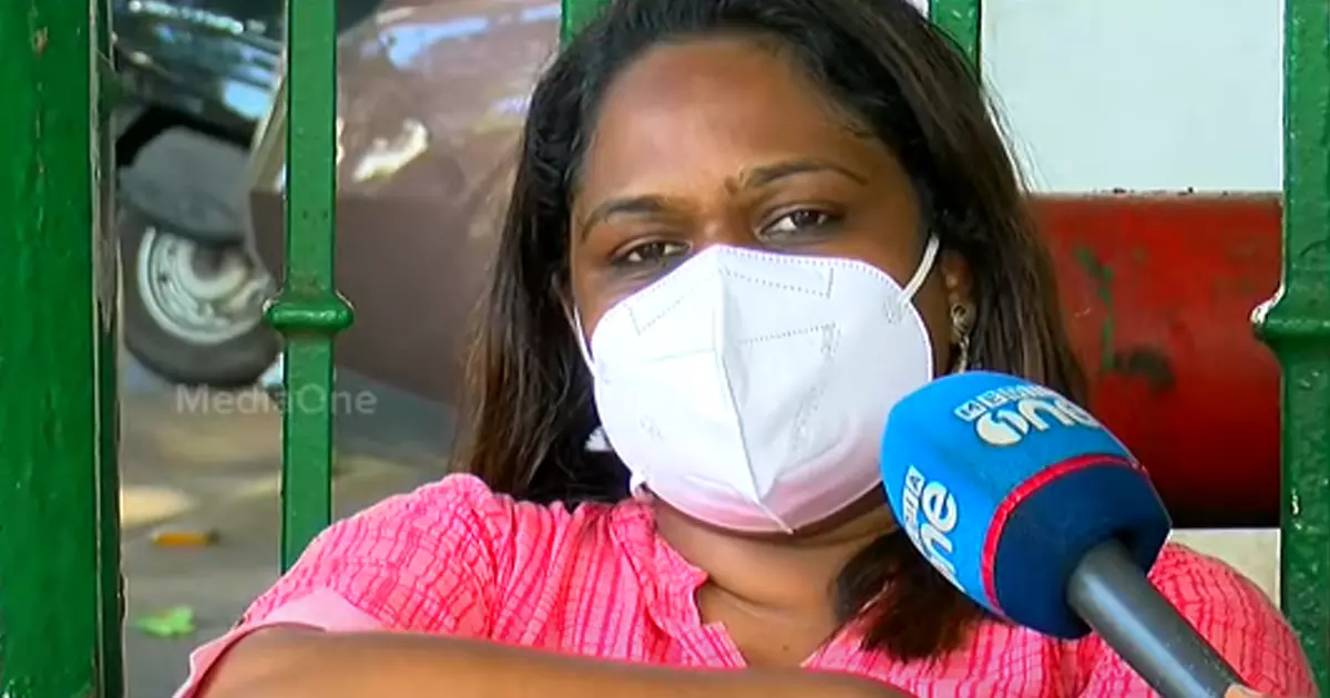 സ്ത്രീകള് കസേരയില് കാലുയർത്തി ഇരിക്കരുത്, തുണിയുടുക്കാതെ നടക്ക്: പി.ജി ഡോക്ടറെ സെക്രട്ടേറിയറ്റ് ജീവനക്കാരന് അധിക്ഷേപിച്ചെന്ന് പരാതി സ്ത്രീകള് കസേരയില് കാലുയർത്തി ഇരിക്കരുത്, തുണിയുടുക്കാതെ നടക്ക്: പി.ജി ഡോക്ടറെ സെക്രട്ടേറിയറ്റ് ജീവനക്കാരന് അധിക്ഷേപിച്ചെന്ന് പരാതി