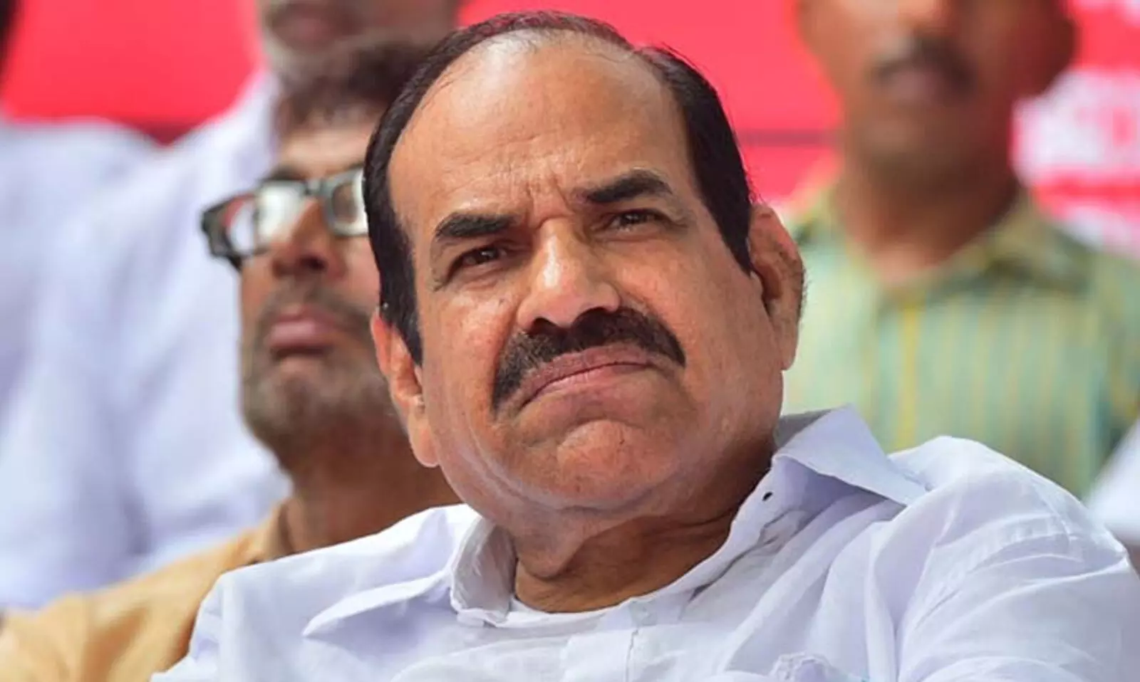 നിലവിലെ രാഷ്ട്രീയ സാഹചര്യത്തെ മറികടക്കുന്നതിന് പച്ചയായ വർഗീയതയെ പുറത്തെടുത്തിരിക്കുകയാണ് ലീഗെന്ന് കോടിയേരി നിലവിലെ രാഷ്ട്രീയ സാഹചര്യത്തെ മറികടക്കുന്നതിന് പച്ചയായ വർഗീയതയെ പുറത്തെടുത്തിരിക്കുകയാണ് ലീഗെന്ന് കോടിയേരി