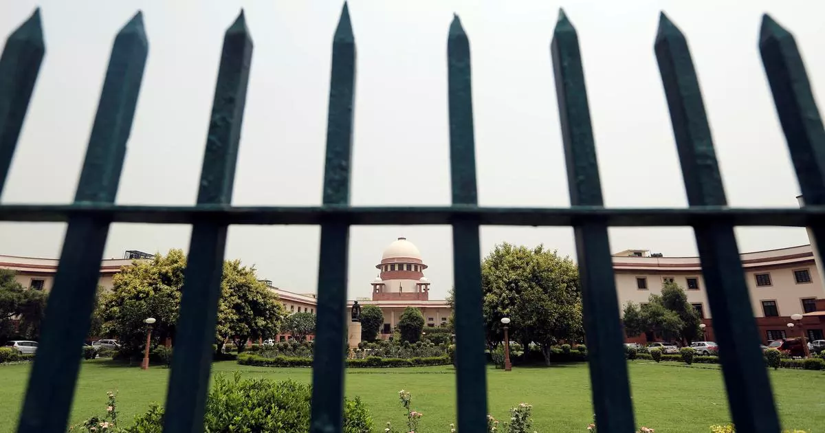 വൻനഗരങ്ങൾ ചേരികളായി മാറികൊണ്ടിരിക്കുന്നതായി സുപ്രീംകോടതി വൻനഗരങ്ങൾ ചേരികളായി മാറികൊണ്ടിരിക്കുന്നതായി സുപ്രീംകോടതി