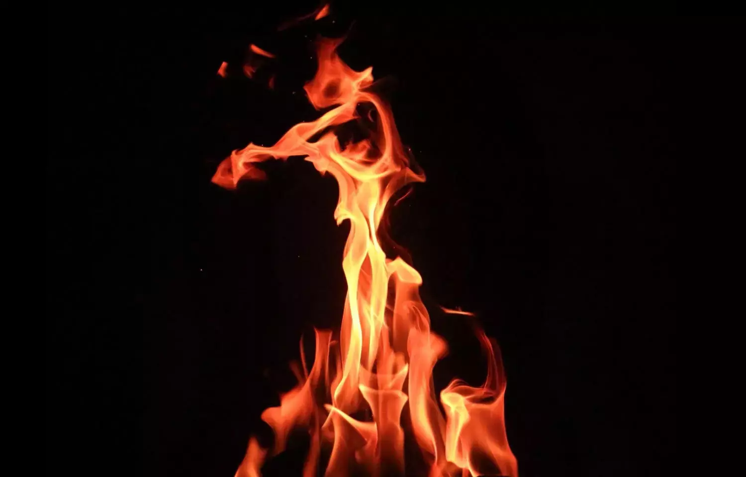 പ്രണയാഭ്യർഥന നിരസിച്ചതിന് അയൽവാസി തീകൊളുത്തിയ യുവതി മരിച്ചു