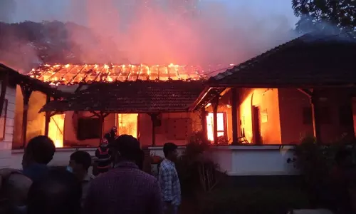 വടകര താലൂക്ക് ഓഫീസിൽ തീപ്പിടിത്തം; 80 ശതമാനം  ഫയലുകൾ കത്തിനശിച്ചു