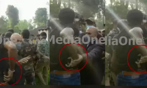 കടുവയെ പിടിക്കാത്തതില്‍ ജനങ്ങളുടെ പ്രതിഷേധം; നാട്ടുകാർക്കു നേരെ കത്തിവീശി വനംവകുപ്പ് ഉദ്യോഗസ്ഥൻ