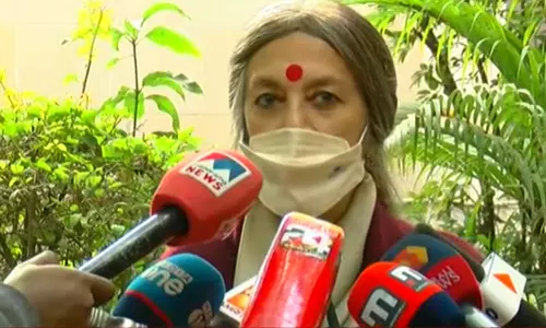 അവരുടെ ജീവിതം തെരഞ്ഞെടുക്കാനുള്ള അവകാശം അവർക്ക് വേണം; പെൺകുട്ടികളുടെ വിവാഹ പ്രായം ഉയർത്തിയതിനെതിരെ ബൃന്ദ കാരാട്ട്, എതിര്പ്പുമായി ആനി രാജയും അവരുടെ ജീവിതം തെരഞ്ഞെടുക്കാനുള്ള അവകാശം അവർക്ക് വേണം; പെൺകുട്ടികളുടെ വിവാഹ പ്രായം ഉയർത്തിയതിനെതിരെ ബൃന്ദ കാരാട്ട്, എതിര്പ്പുമായി ആനി രാജയും