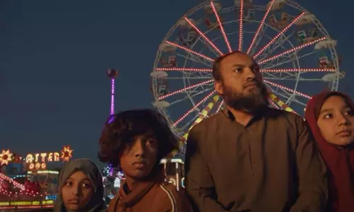 ദുനിയാവിത് തിളങ്ങണ് വിളങ്ങണ്  മ്യാവൂവിലെ ചൂണ്ടെലിപ്പാട്ട് കാണാം